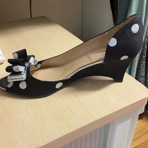 Never worn J. Renee Chrissy metallic polka dot fabric wedge